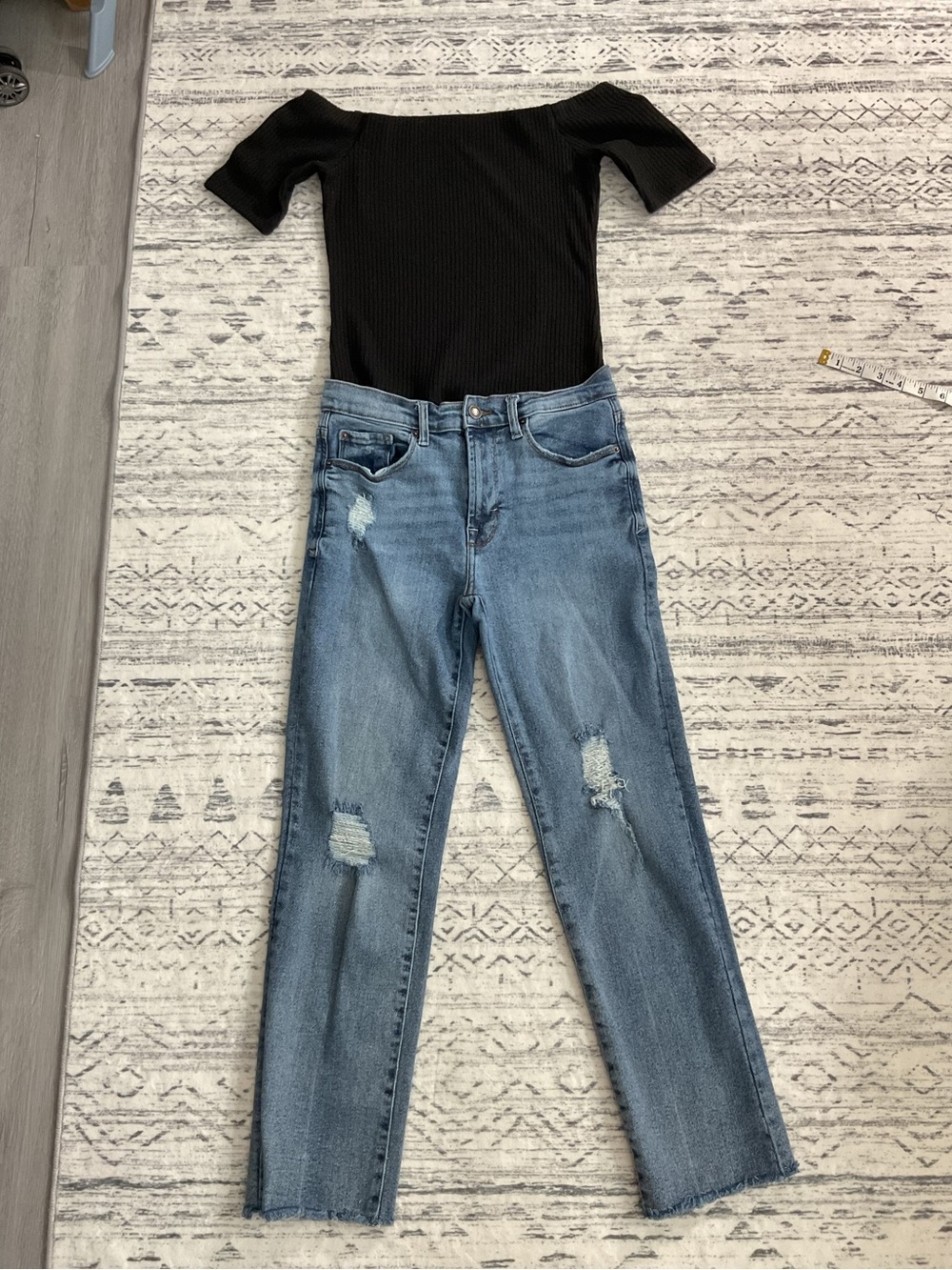 H&M Black Ribbed Off-Shoulder Top + Kensie Slim Distressed Jeans Casual Grunge